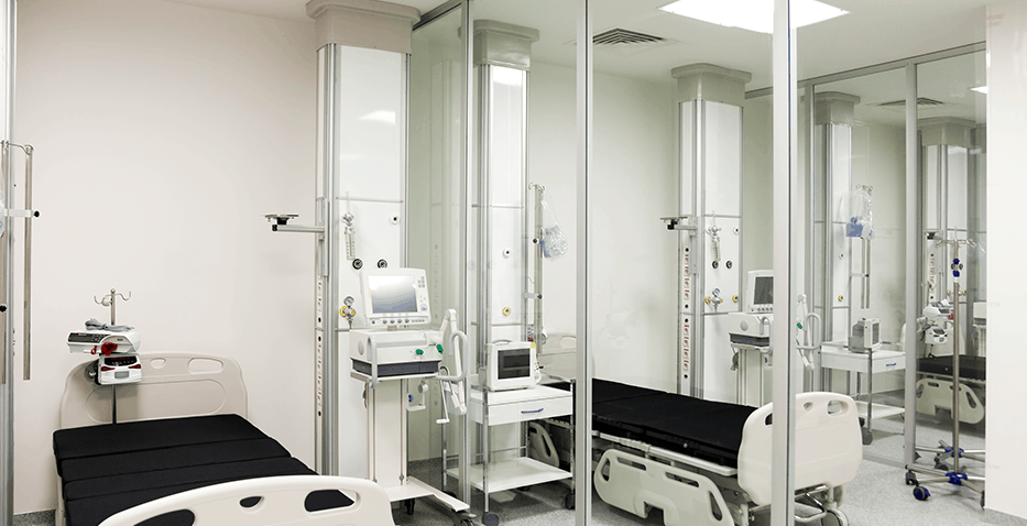 infection control in hospitals with glass partitions