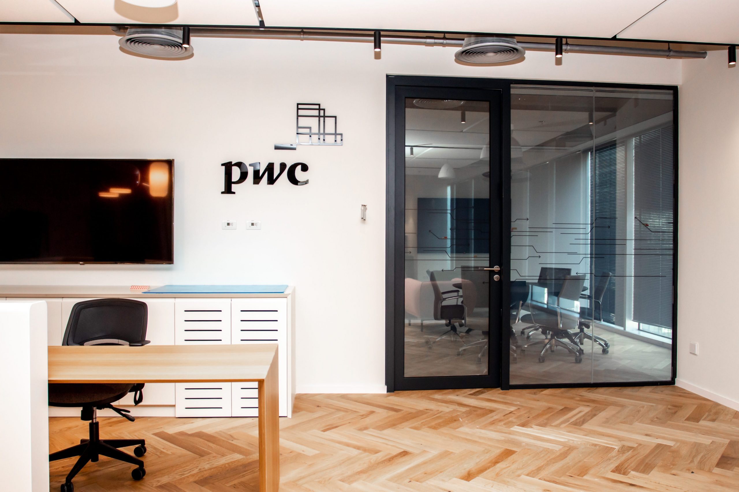 Office Smart Glass PWC Gauzy 4 scaled