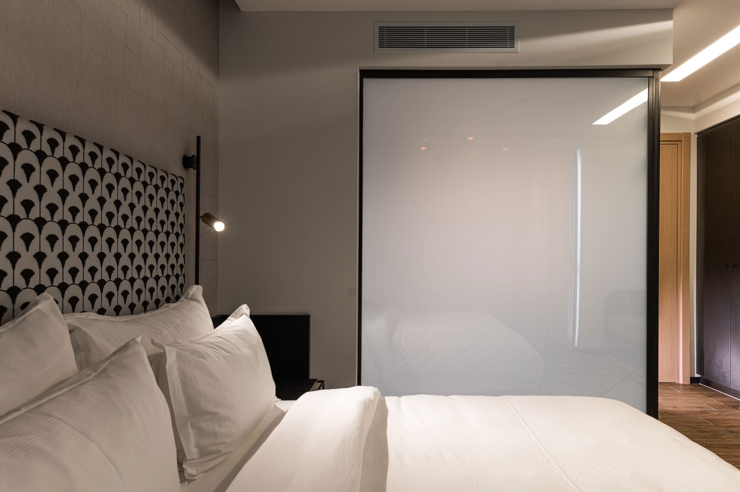 smart glass numa hotel 5 scaled