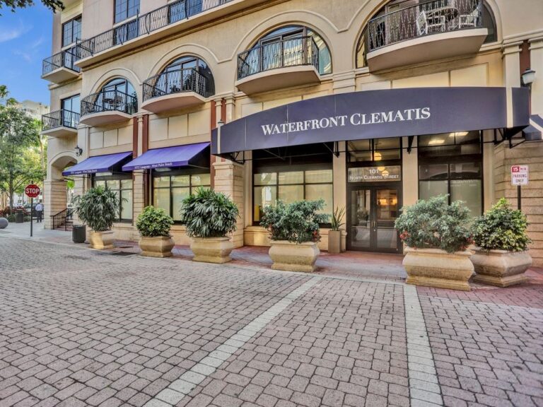 Ultimate Comfort and Convenience: High-end Condo Bathroom Upgraded with Gauzy's Smart Glass at Florida’s Waterfront Clematis