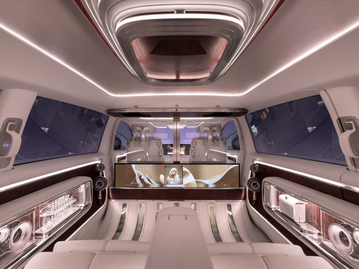 Mercedes-Benz-smart-glass-van-2